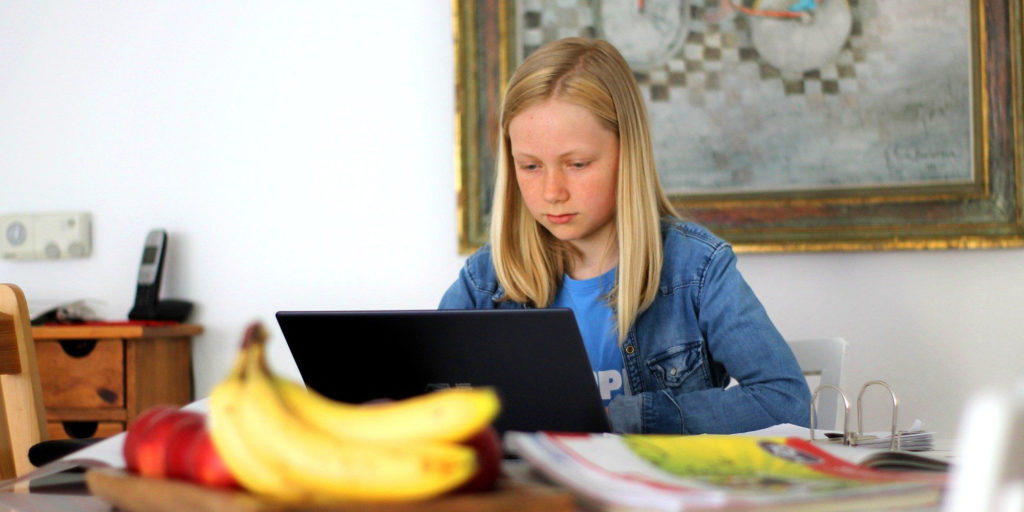 Die meisten Kinder sind beim digitalen Lernen Elektrosmog ausgesetzt.